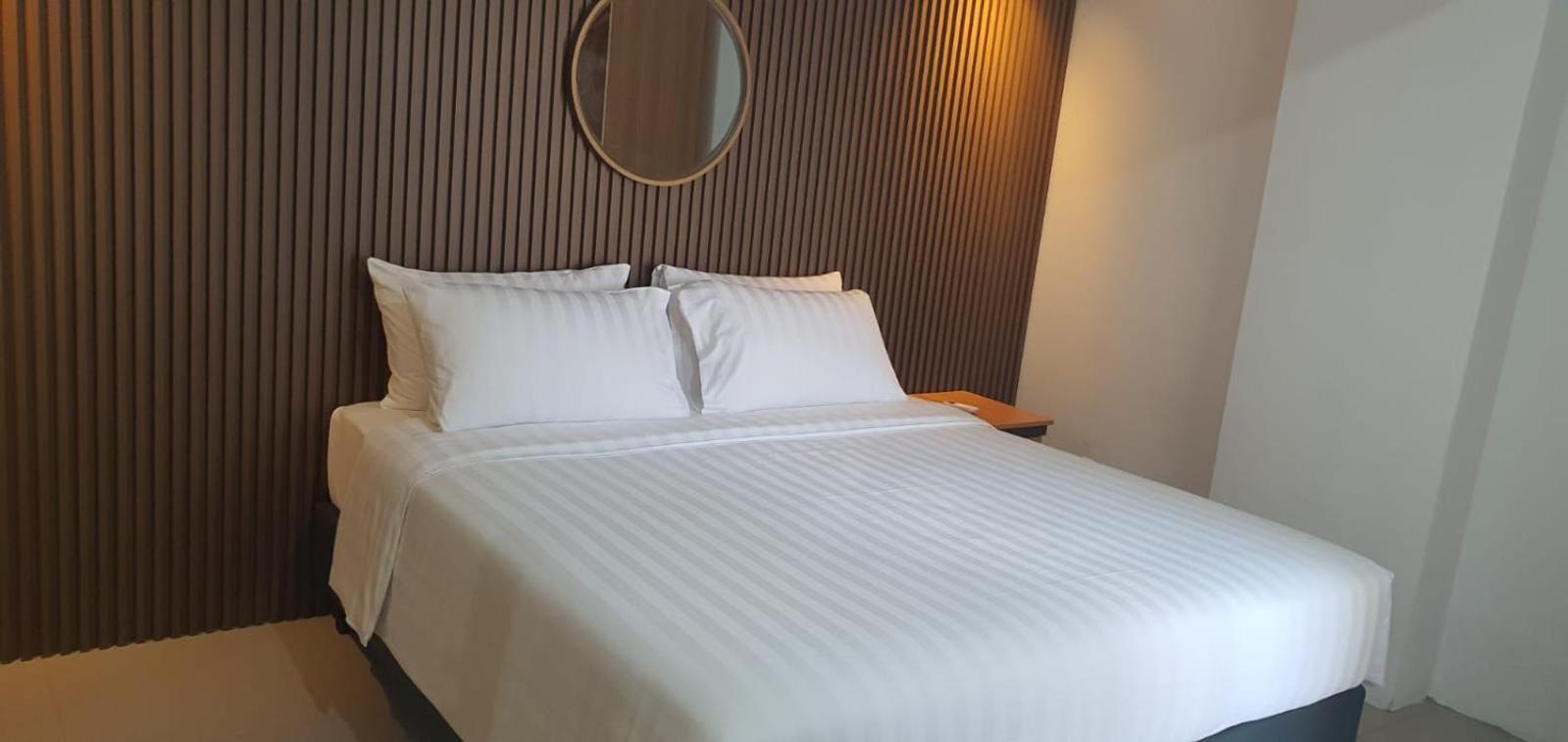 Nemuru Hotel Ciputat Pondokcabe Hilir Kültér fotó