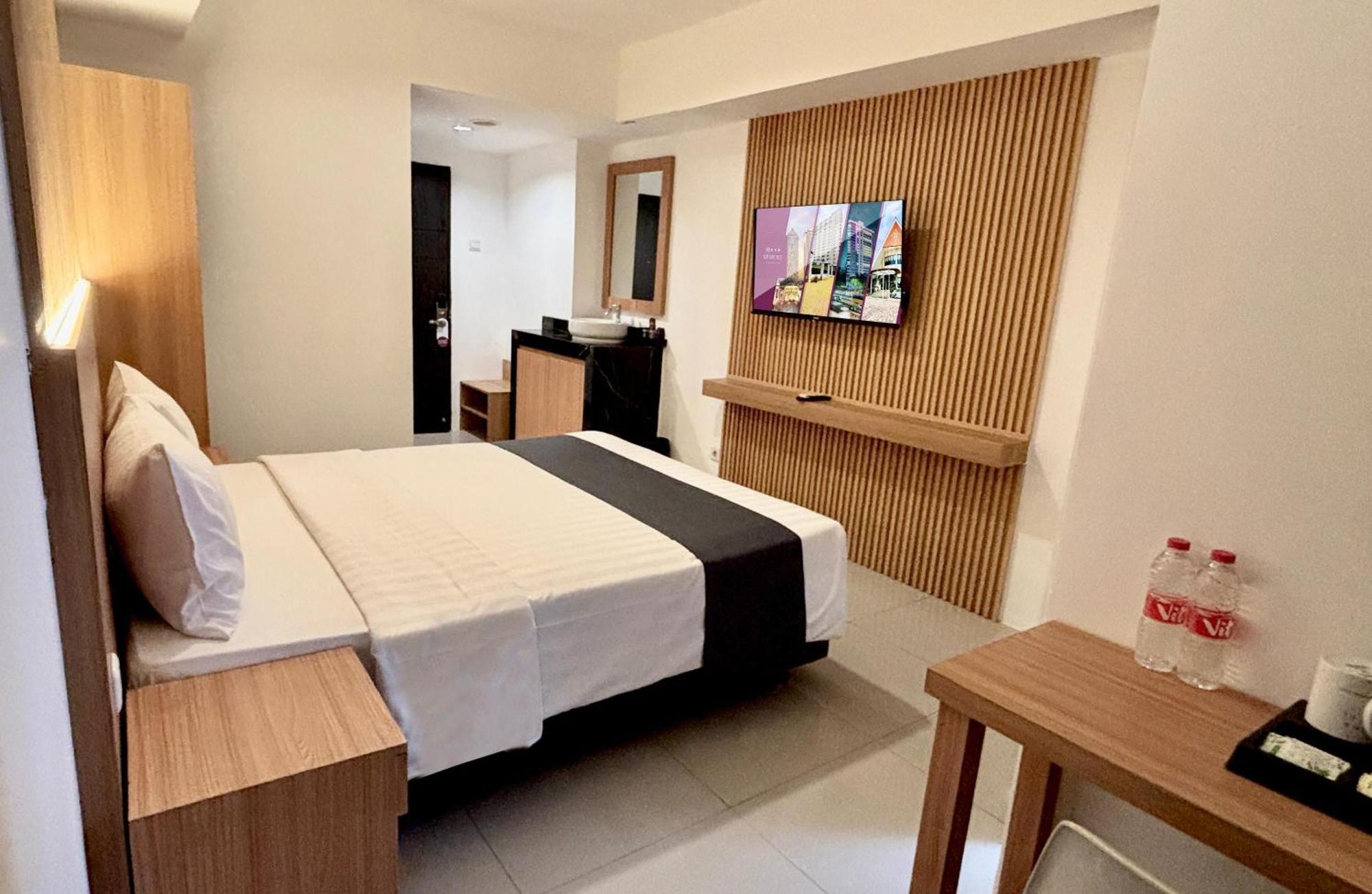 Nemuru Hotel Ciputat Pondokcabe Hilir Kültér fotó